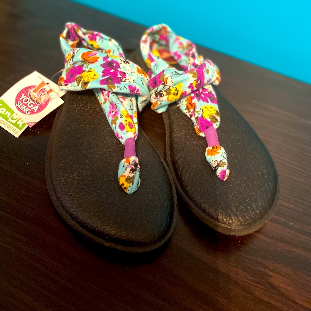 NWT Sanuk Yoga Mat sandals